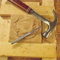 mönstra bottenträet till exempel med hammare och en lämplig puns