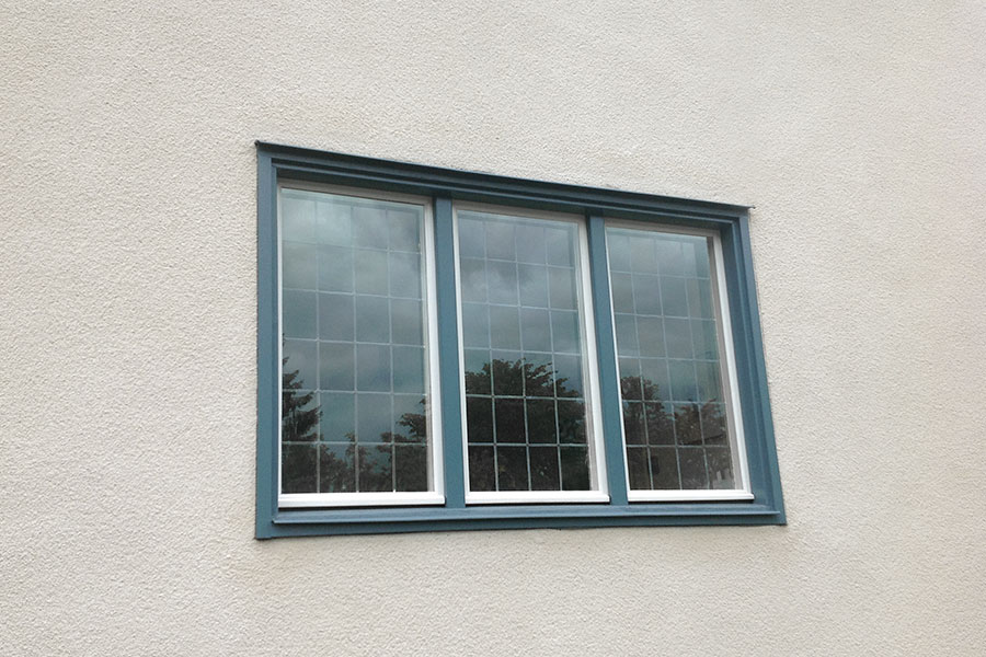 Blyinfattade fönster från utsidan