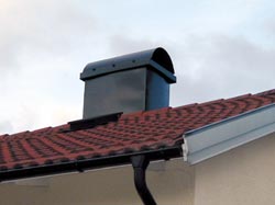 Skydda skorstenen med ett skorstensskydd om du installerat bergvärme, el-värme eller fjärrvärme